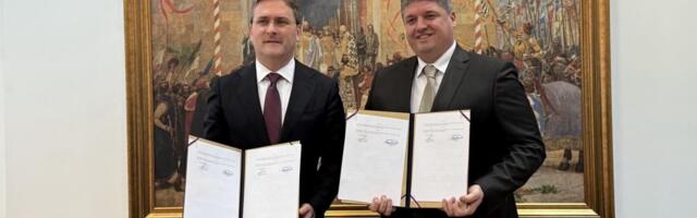 Selaković potpisao ugovor za prenos 84 miliona dinara Paraćinu za Muzej staklarstva