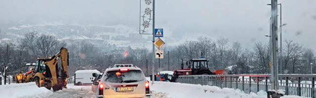 МУП: Возите спорије и користите зимску опрему