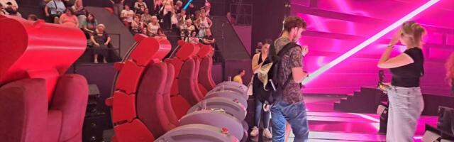 SKANDAL NA PINKU! VELIKA SVAĐA VODITELJKE I POZNATOG PEVAČA! Kamere snimile ceo haos pa se sve emotivalo: Pale opasne reči i pretnje