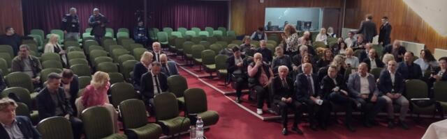 U kragujevačkoj skupštini negodovanje opozicije zbog Kunove slike s motivima iz NOB-a