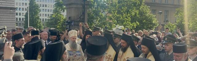 Otišao da celiva Pojas Presvete Bogorodice! Snimci iz Hrama izazvali reakcije, među vernicima i Tigar