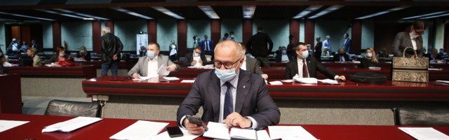 VESIĆ: Podržavamo predlog ugostitelja da mogu da rade do 22 časova