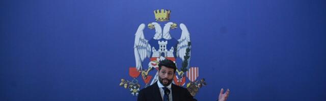 "Šapić bolje pliva u korupciji nego u bazenu"