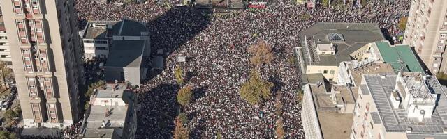 Arhiv javnih skupova: Oko 110.000 ljudi na skupu u Novom Sadu