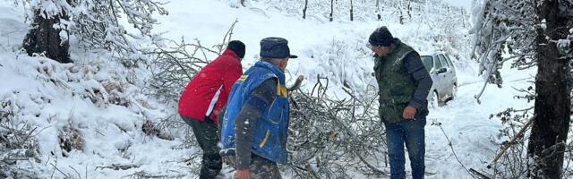 Snažan sneg paralisao Ivanjicu: Veći deo opštine bez struje, prioritet imaju bolnice i policija