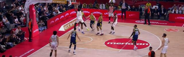 Dva moćna centra se nadigravaju! Kakav alej-ap!