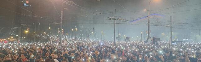 "Vaša svetlost tera ovaj mrak": Cane, Bajaga i Lokner studentima posvetili pesmu (VIDEO)