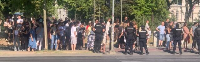 Građani podržavaju, ali u isto vreme i osuđuju proteste!