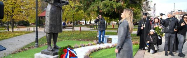 ZA SLOBODU JE ŽIVELA, ZA SLOBODU JE I UMRLA: Snažna poruka ministarke Stamenkovski na otkrivanju spomenika Čučuk Stani u Negotinu (VIDEO)