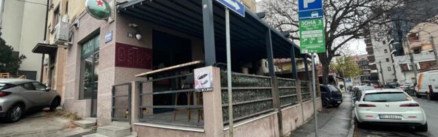 IZGOREO POZNATI KAFIĆ NA VRAČARU: Razbijeno staklo na vratima, srča i garež, sumnja se da nije tek tako planuo