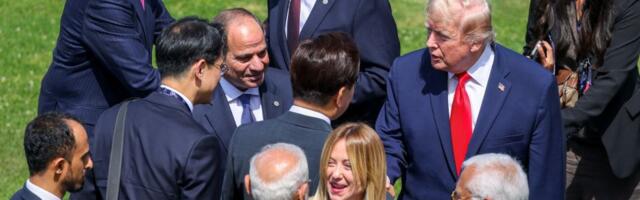 Mikrofoni uhvatili šta lideri pričaju van kamera: Od cigareta, fudbala do Grenlanda i poklona