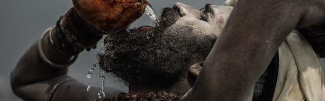 "Jedu meso preminulih kako bi se povezali sa svevišnjim"- Neverovatne fotografije pripadnika sekte Agori!