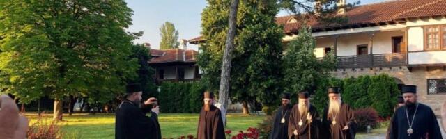 PATRIJARH PORFIRIJE SLUŽI LITURGIJU U GRAČANICI! Nema parastosa na Gazimestanu zbog teške situacije!