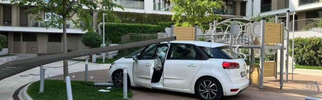 Kolima u punoj brzini uleteo na dečje igralište: "Vozio je 100 na sat, na svu sreću nije bilo dece tamo"