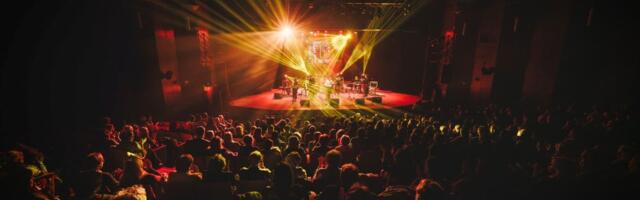 O godišnjem koncertu orkestra “Stari grad“ u Kulturnom centru: Krevet od dlanova