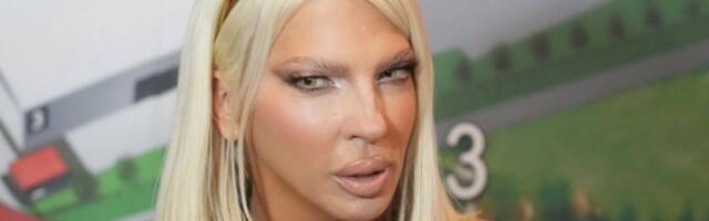 DRAMA ISPRED KUĆE JELENE KARLEUŠE, NIKA OBJAVILA UZNEMIRUJUĆI SNIMAK: Digla se uzbuna, nije imala pojma šta se dešava! (VIDEO)