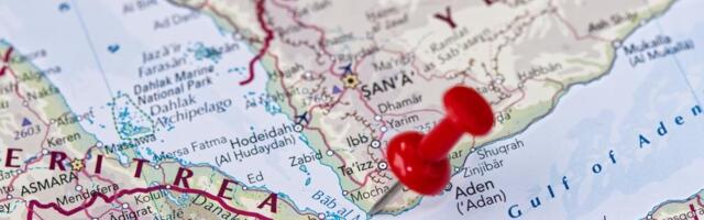 VAZDUŠNI UDARI SAUDIJSKE ARABIJE NA JEMEN! Gađano oružje i vojna vozila u luci Mukala, isporučeni iz UAE separatistima, Rijad prvi put DIREKTNO OPTUŽIO EMIRATE!