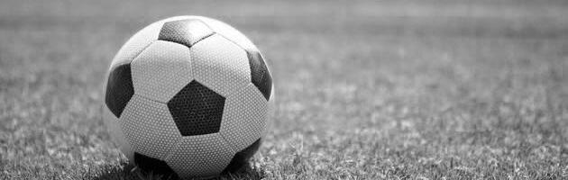 FUDBALER (23) KOLABIRAO USRED MEČA, PA UMRO U BOLNICI: Užasna vest potresla svet sporta