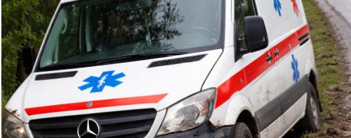 Ukrao sanitetsko vozilo, završio u jarku i pobegao