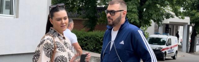 Sloba Vasić napustio kliniku Laza Lazarević, ne skida naočare: “Bio unutra ili napolju ja sam…”