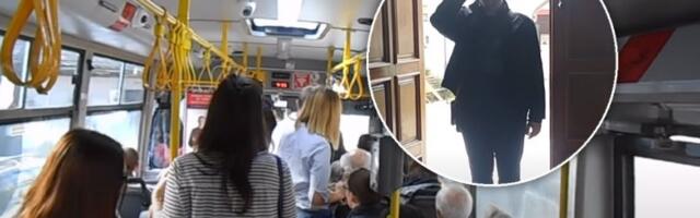 Što se pola busa krsti pored crkve?