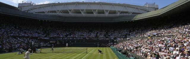 Šokantna scena na Vimbldonu: Pampur od šampanjca nasred terena, Alkaraz poludeo (FOTO/VIDEO)