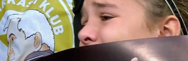 VIŠE OD EMOCIJE: Željkova devojčica u suzama prati Partizan, dok mu cela Arena skandira!