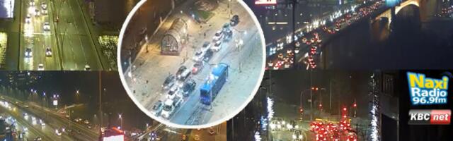 SAOBRAĆAJNI KOLAPS NA AUTO-PUTU, ALI I U BEOGRADU: Veliki zastoji, kolona duga čak 15 kilometara na ovoj deonici! (FOTO, VIDEO)