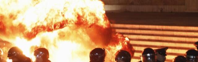 Pogledajte fotografije neviđenog haosa u Tirani: Demonstranti pokušali da spale Ramin kabinet, nacija na nogama!