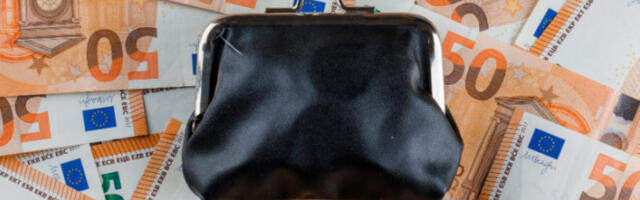 Средњи курс динара за евро у уторак 117,3638 динара