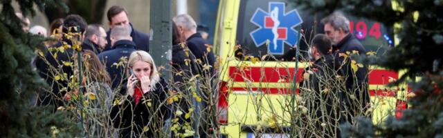 Težak udes u prestonici: Jedan vozač visio iz vozila, drugi izbačen iz auta prilikom udara - putnicu izvlačili vatrogasci