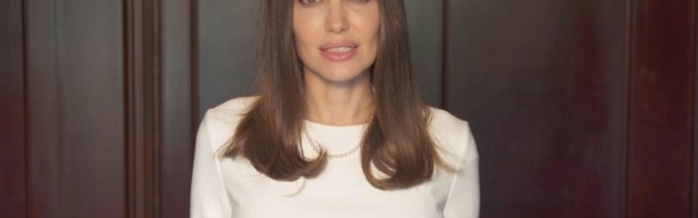 'Nedostaje mi da budem ona tradicionalna majka koja sedi u kući': Anđelina Džoli iskreno o roditeljstvu