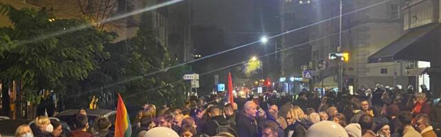 Protesti u Beogradu zbog murala Ratka Mladića su podelili Srbiju između kordona policije