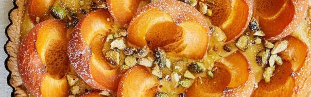 Kolač sa kajsijama i pistacijama – bez glutena