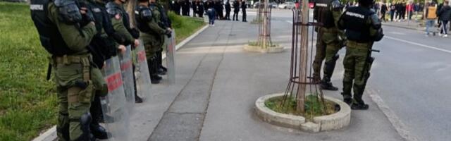 TENZIJE NA AUTOKOMANDI PRE POČETKA DERBIJA! Policijske snage na SVE STRANE! (VIDEO)