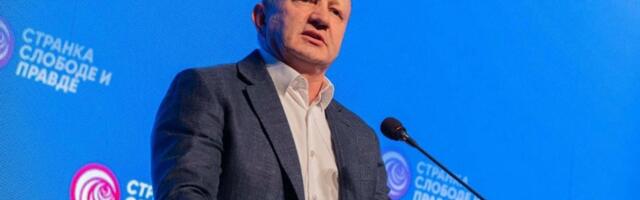 Đilas: Pripadnici Vojske poslati na ulice da sa SNS huliganima napadaju građane