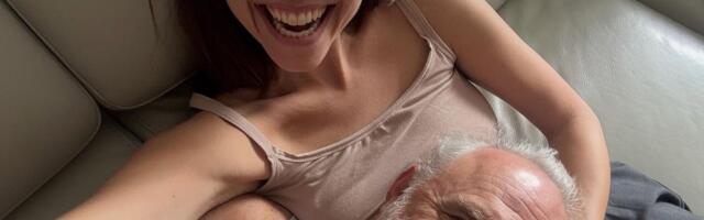 HIT prizor iz doma Ristovskog: Glumac i njegova 39 godina mlađa devojka uparili čarape, ovako su uživali sinoć