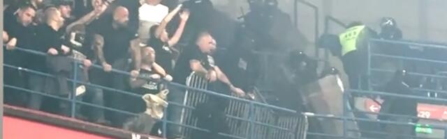 Navijači Partizana napravili haos pred početak derbija: Topovski udari poleteli ka crveno-belima, policija intervenisala