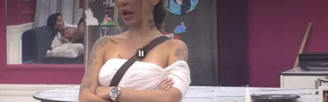 "Kreten sa kačketom i monstrum!" Aneli obukla venčanicu, pa napravila presedan u rijalitiju