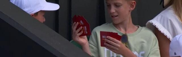 Stefan i Tara oduševili svet: Dok Novak Đoković igra na Vimbldonu, njegova deca izvadila čuvenu društvenu igru