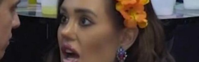 SKROZ GOLA SE DIRA! Pojavio se SNIMAK NA SAJTU ZA ODRASLE - Hiljade ljudi KOMENTARIŠU ANU KORAĆ dok radi OVO! (18+VIDEO)