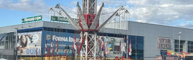 Kod Šumadija sajma postavlja se Mega luna park koji je prvobitno, bez dozvole grada, počeo postavljanje opreme u blizini spomen parka 21.oktobar