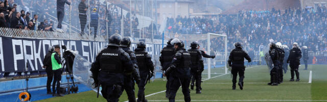 Skandal u Novom Pazaru: Prekid nakon provokacija domaćih, sukob navijača i policije (VIDEO)