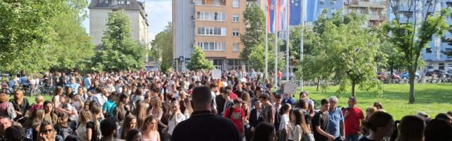 Protest u Novom Sadu zbog suspenzije šest profesora Jovine gimnazije