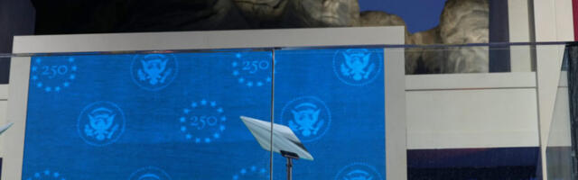 Трамп слави јубилеј Америке, али и – себе