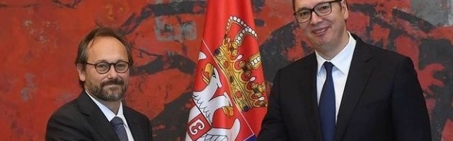 OVO JE NOVI AMBASADOR EU U SRBIJI! Predsednik Vučić primio akreditivna pisma novog šefa Delegacije Evropske unije Emanuelea Žofrea