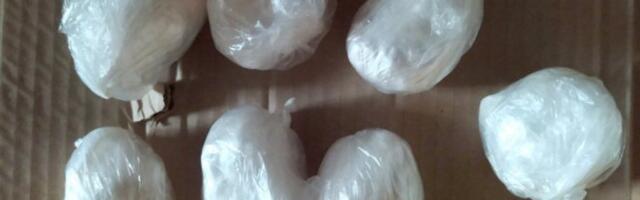 JEDAN PAKETIĆ PROGUTAO, DRUGI BACIO U ŠAHTU! Ipak nije uspeo svega da se oslobodi