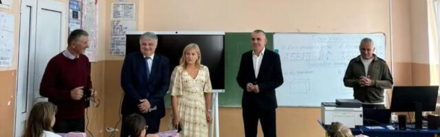 "Predsednik je ispunio obećanje, hvala što nas nije zaboravio!" Stigla najsavremenija oprema za OŠ „Mika Mitrović“ u Brezjaku i isturena odeljenja u Nedeljicama i Koreniti