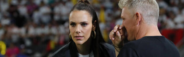 ŠOK I NEVERICA, BASTIJAN UHVAĆEN NA DELU SA ZANOSNOM ESTER SEDLAČEK - bili su zajedno na odmoru DVE NEDELJE? Mučni snimak za Anu obišao planetu! (VIDEO)