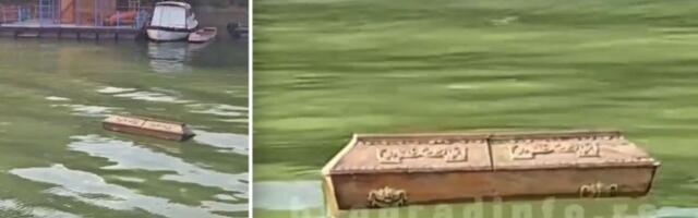Šok prizor iz BG: Mrtvački sanduk pliva Savom (VIDEO)